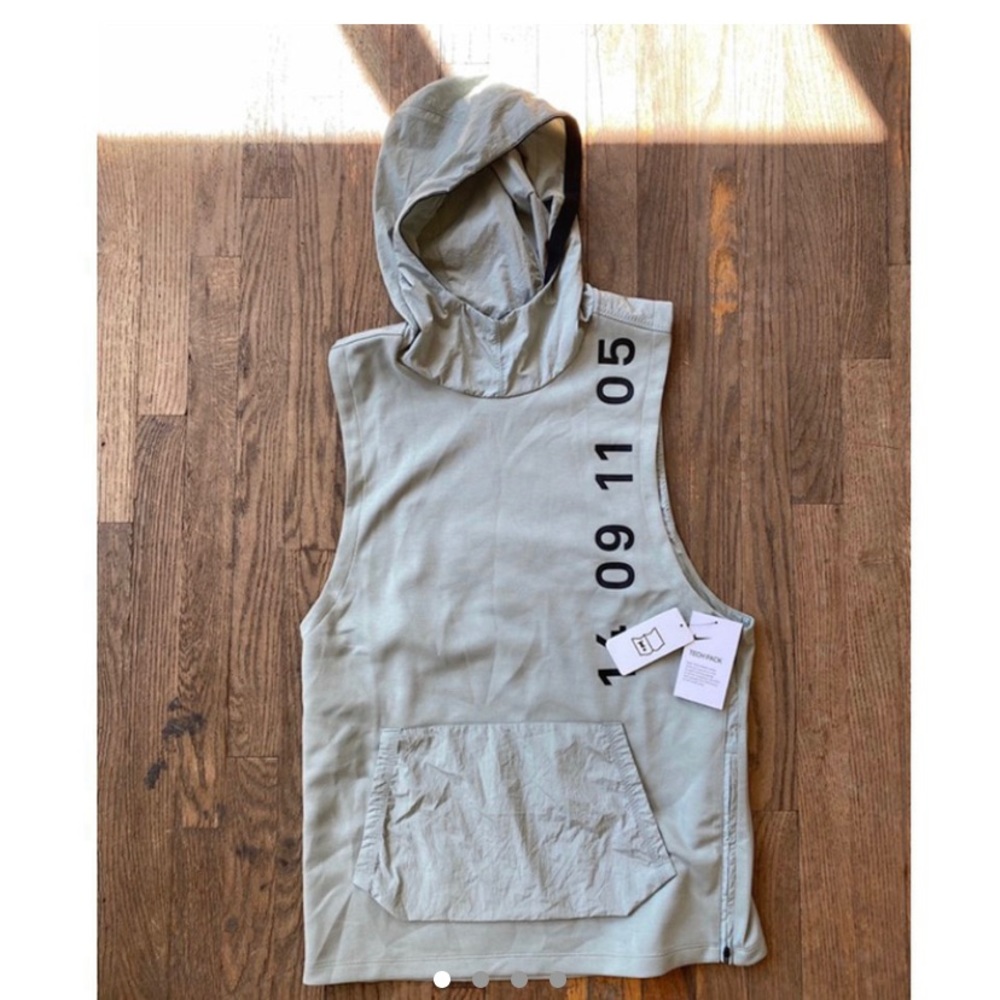 Nike Tech Pack Therma sleeveless hoodie/vest. NWT